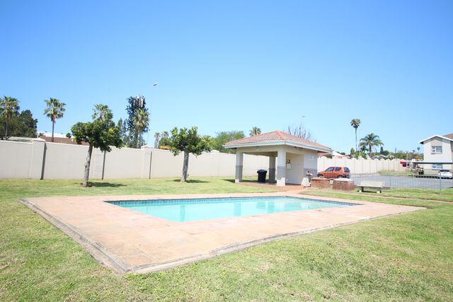 To Let 2 Bedroom Property for Rent in Beacon Bay North Eastern Cape